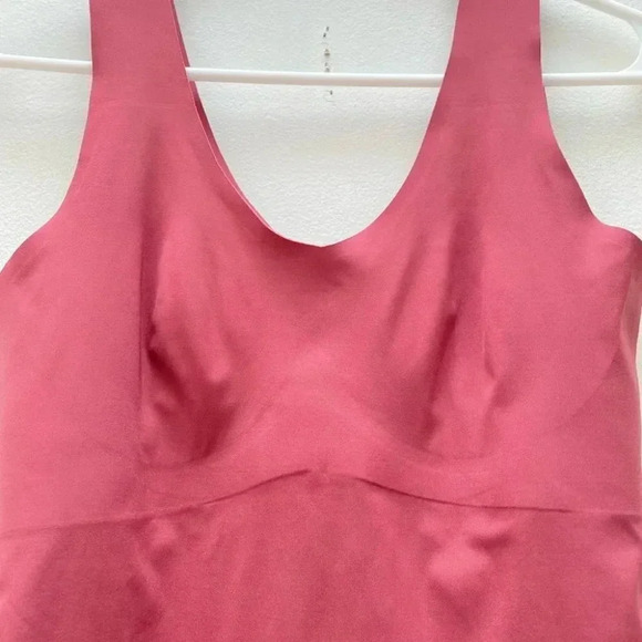 KNIX - LuxeLift Tank in Merlot - Picture 4 of 7